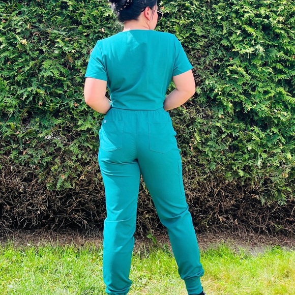 Verdunt Scrub Set - Picture 2 of 2